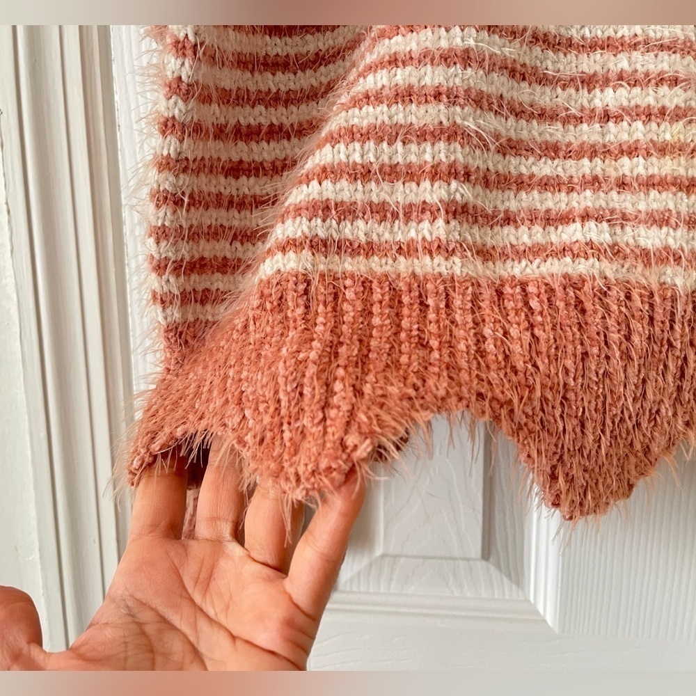 Newbury Kustom Peach and White Striped Cropped Sweater Size XS - Picture 4 of 5